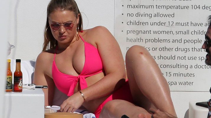 Iskra Lawrence hot en bikini