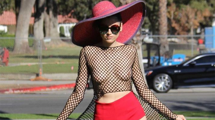 Blanca Blanco en topless en la calle